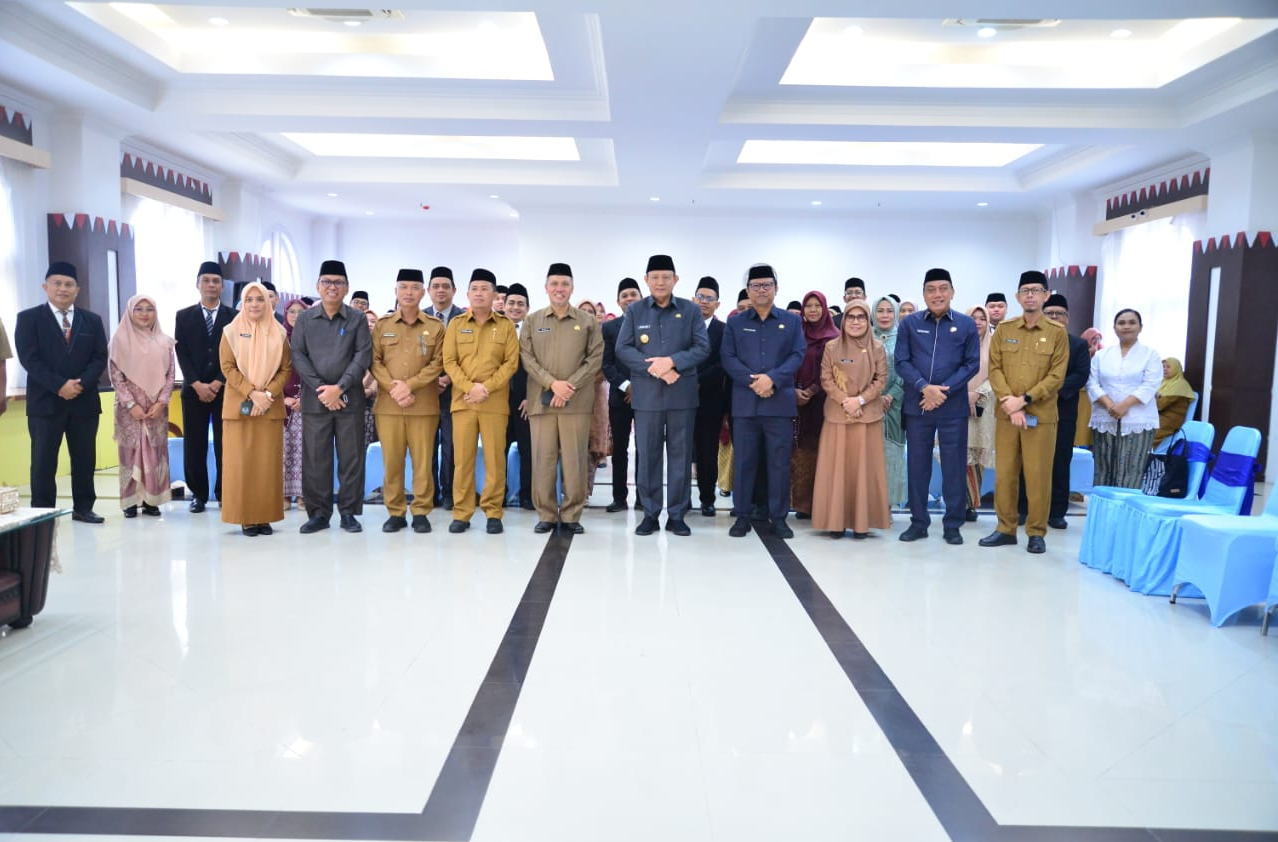 Gubernur Gusnar Ismail Lantik 56 Pejabat, Tekankan Sinergi dan Pelayanan Publik Berkualitas